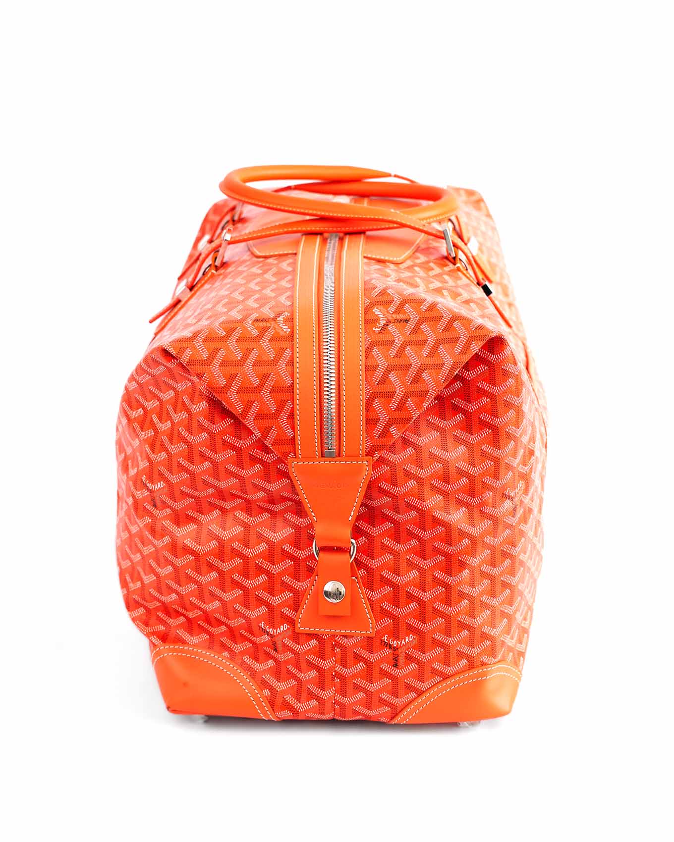 Goyard Orange Goyardine Bowling 55 Duffle Bag | ELUXE STORE Elegance du luxe
Year and Stamp:
2025 /
Color:
Orange Goyardine
Hardware:
Silver
Leather or Material:
Canvas and Leather
Condition:
New, never used, has slight imperfections from storage at two corners.
Dimensions:
55 x 32 x 25cm
Packaging:
Stickers, Dustbag, and Lock and Keys