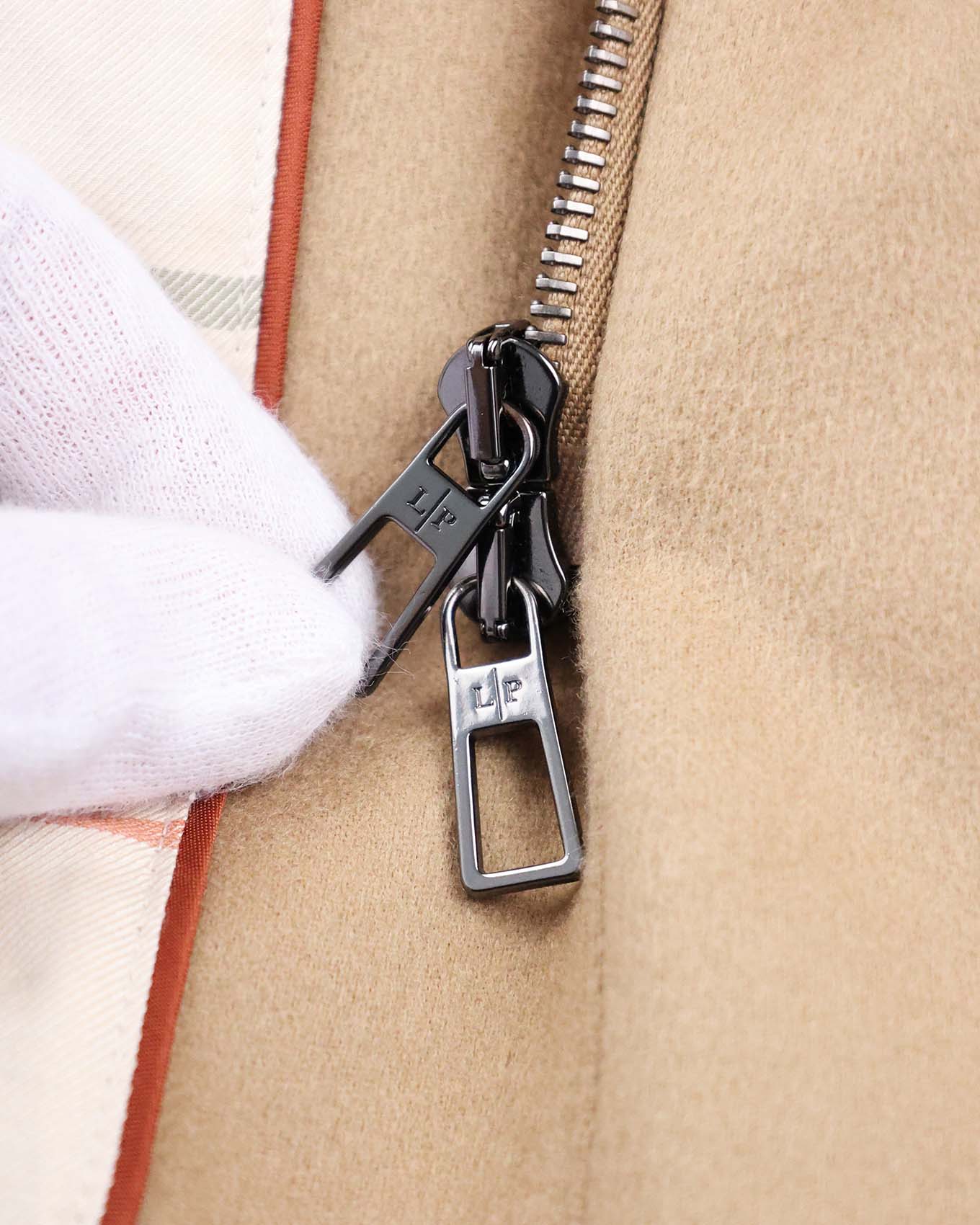 Loro Piana Norton Cashmere Green Storm System Coat | ELUXE STORE Elegance du luxe
Brand: Loro Piana
Size: M
Collection and Year: Fall Winter 2024
Condition: New, never used