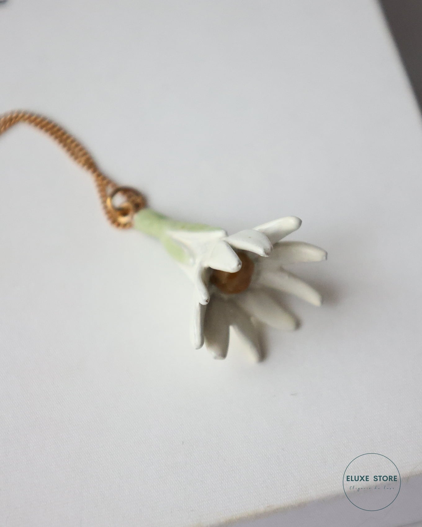 Old Céline by Phoebe Philo Fall Winter 2015 FW15 Porcelain Flower Runway Necklace | ELUXE STORE