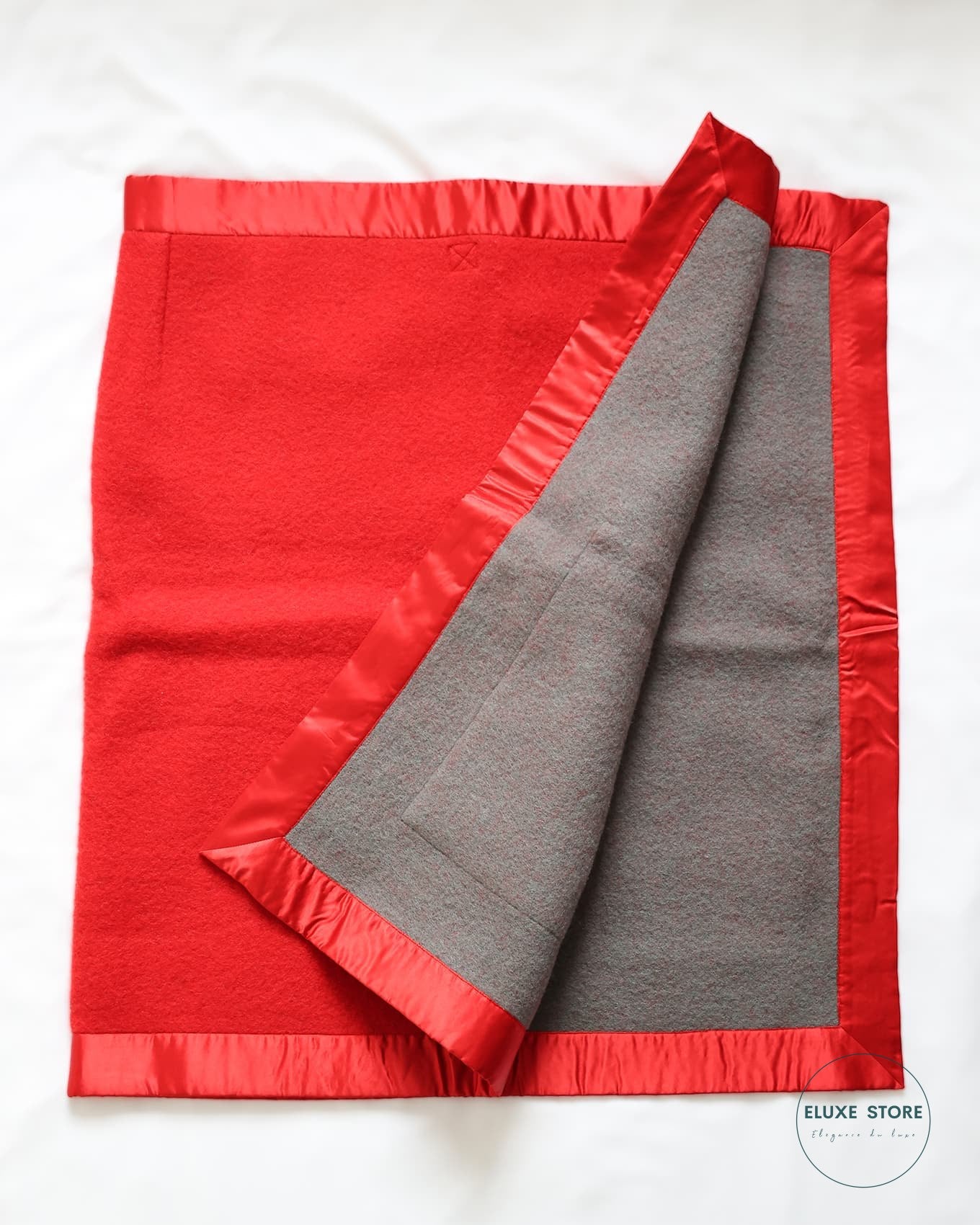 Old Céline by Phoebe Philo 2018 Red Wool Pocket Patch Cape | ELUXE STORE