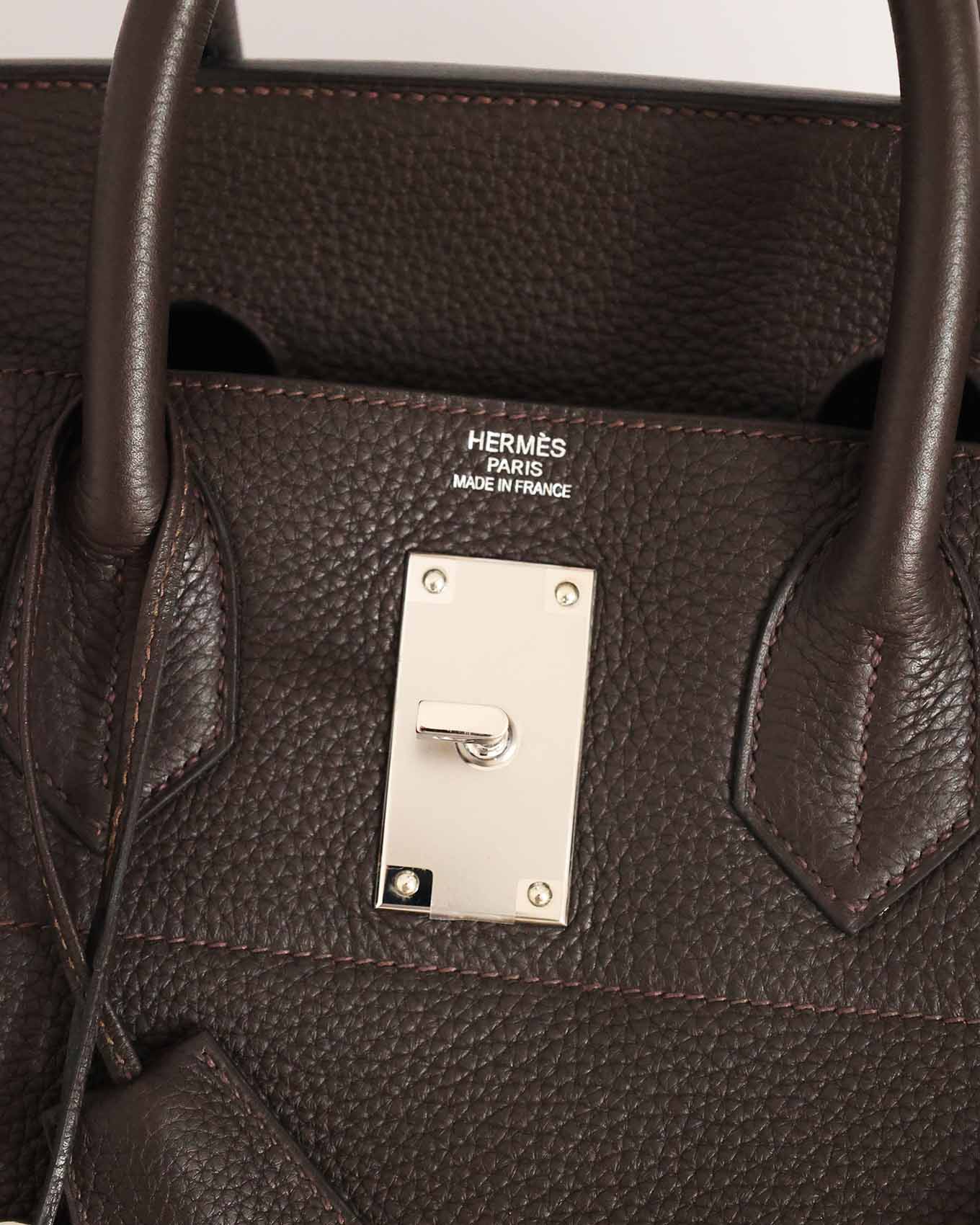 Hardware detail Hermès Birkin HAC 50 Ebony Togo 2010 turn lock