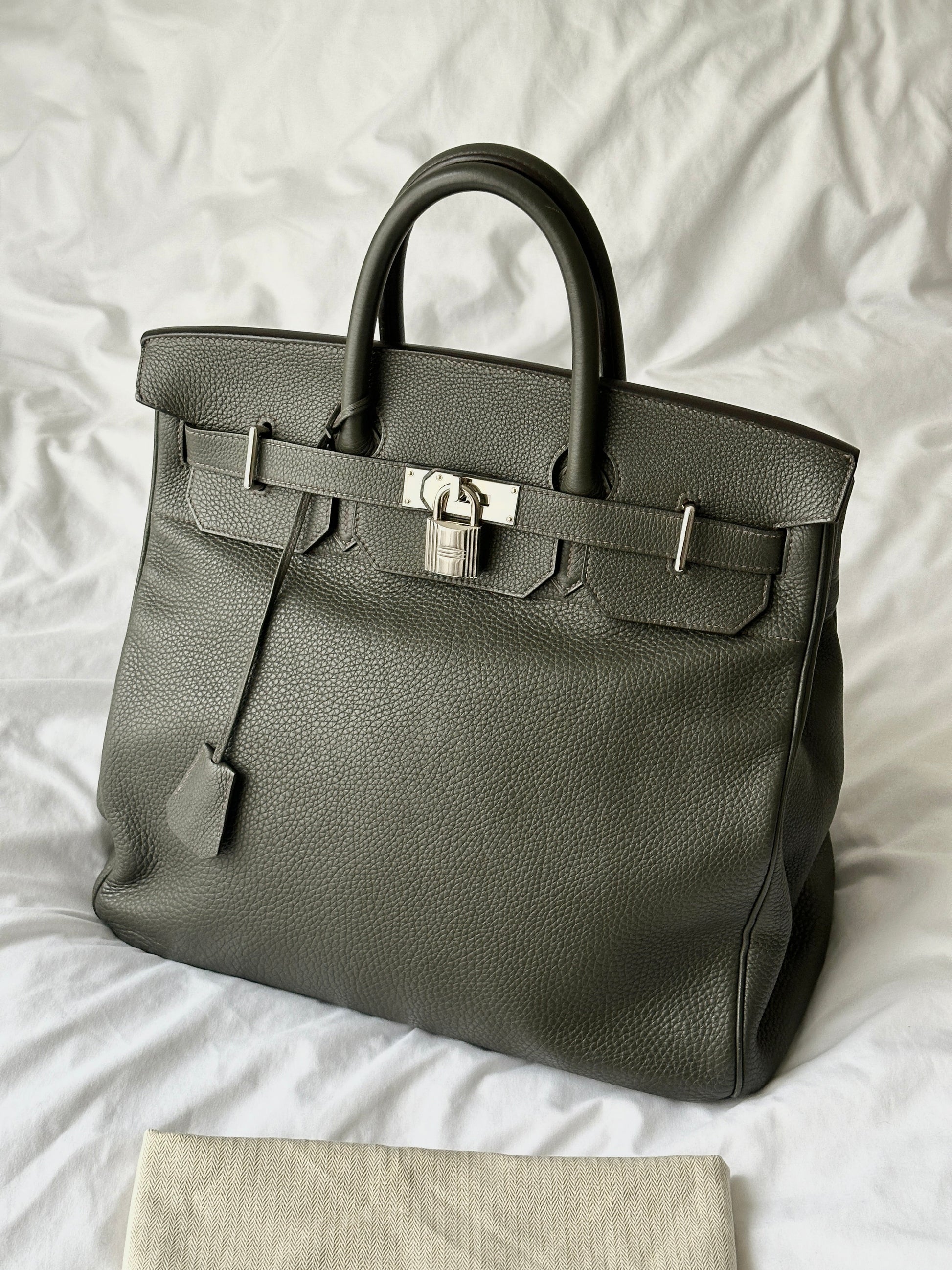 Hermès HAC Haut à Courroies 40 Khaki Green Togo 2012 | ELUXE STORE | Shop pre-loved Hermes