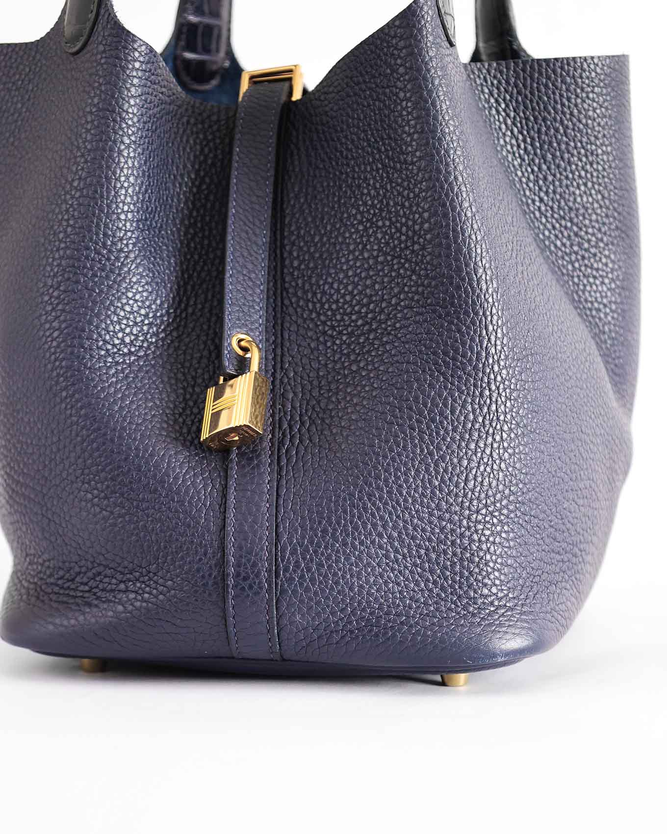 Hermes picotin lock 22 gold hardware lock detail