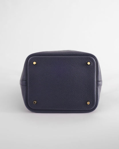 Hermès Picotin 22 Bleu Nuit Clémence Alligator Touch 2019 | ELUXE STORE Elegance du luxe

Year and Stamp: 2019 / D
Color: Bleu Nuit
Hardware: GHW (Polished Gold)
Leather or Material: Clémence and Alligator Mississippiensis (Square Stamp)
Dimensions: 22 x 21 x 17cm
Packaging: Dustbag and Lock and Keys

We buy and sell pre-loved Hermes bags, Hermes Birkin, Hermes Kelly, Hermes Picotin, Evelyne, Chanel Flap Bags, Chanel Graffiti Bags and more. In Wien Vienna Österreich Austria, preloved Designer Bags