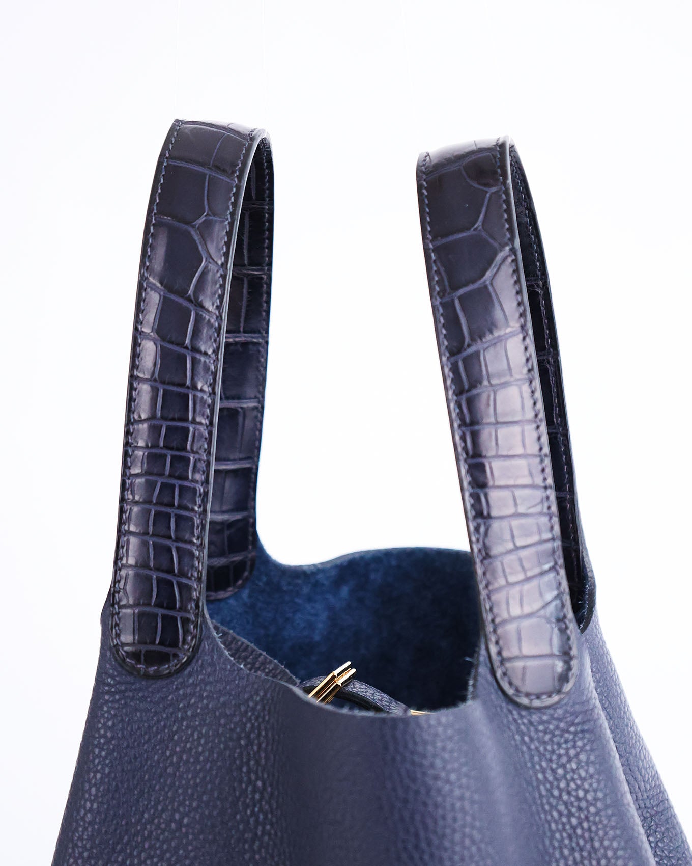 Handle top view Hermès Picotin Lock 22 Bleu Nuit Clemence