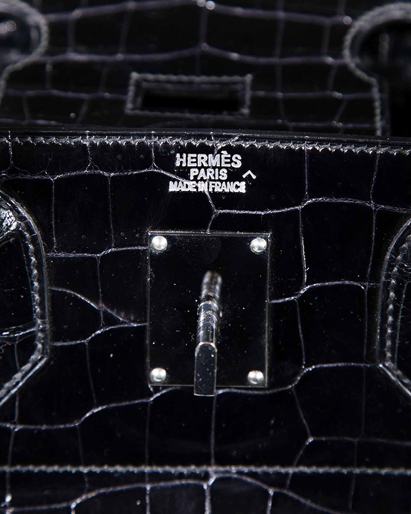 Hardware detail Hermès HAC 40 Noir Porosus Crocodile turn-lock