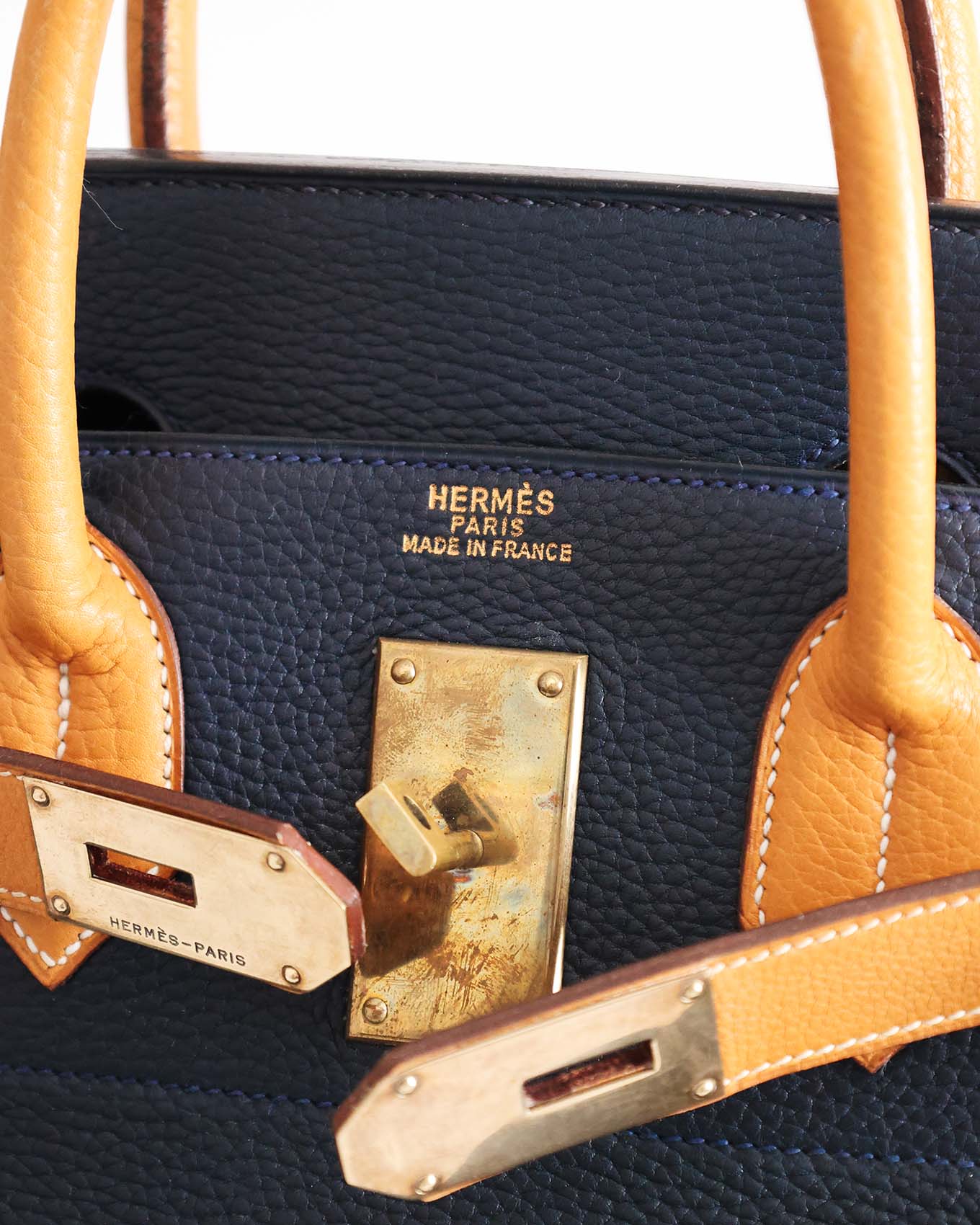 Hardware detail Hermès HAC 50 Bleu Nuit GHW oxidation