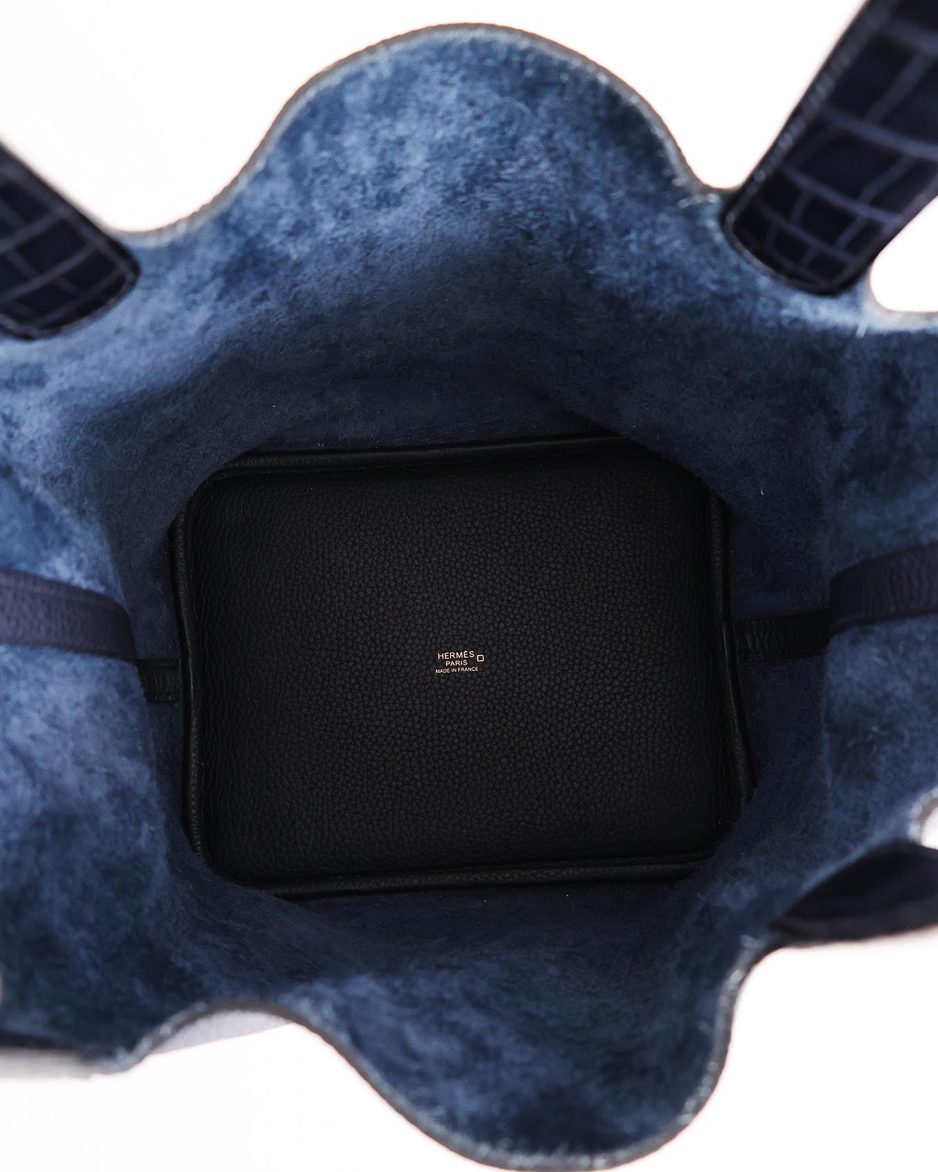 Interior view Hermès Picotin Lock 22 Bleu Nuit Clemence