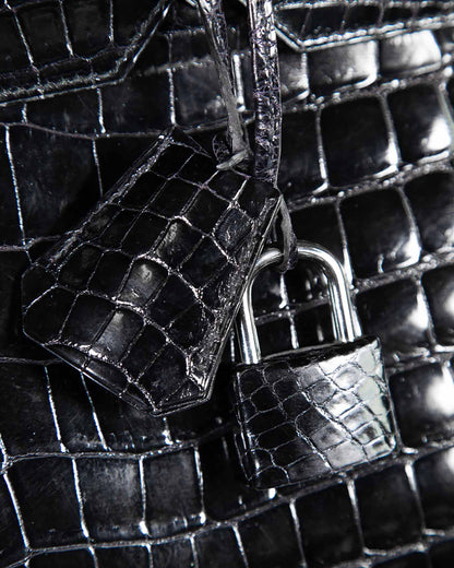 Close up view Hermès HAC 40 Noir Porosus Crocodile 1999 leather clochette